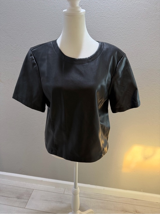 Evereve Tops - Evereve Black Faux Leather Short Sleeve Tee